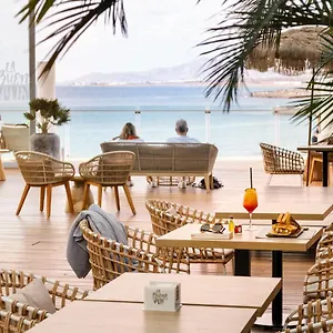 https://arrecife-gran-hotel-spa.in-canary-islands.com